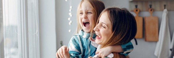 Mother spends time with her young daughter after applying for an Expat Residential mortgage with the Marsden.